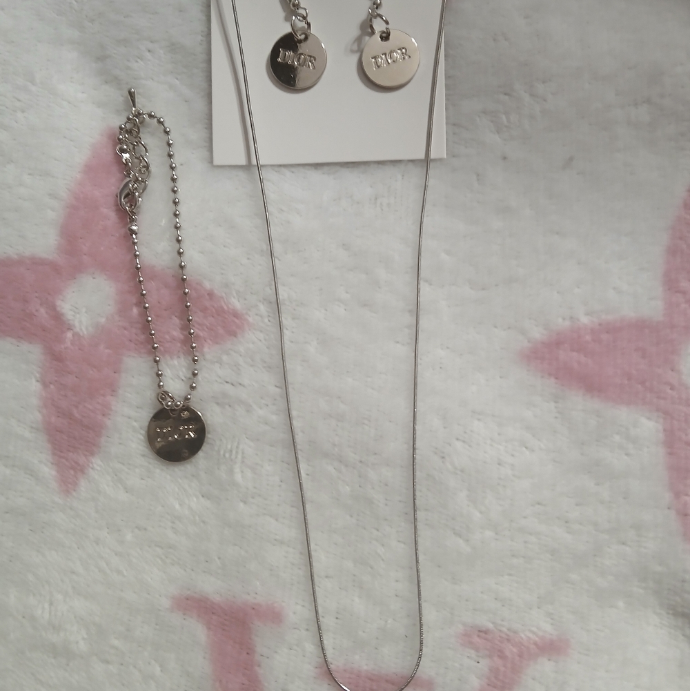 Chic Silver Necklace, Earrings, And Bracelet Set.